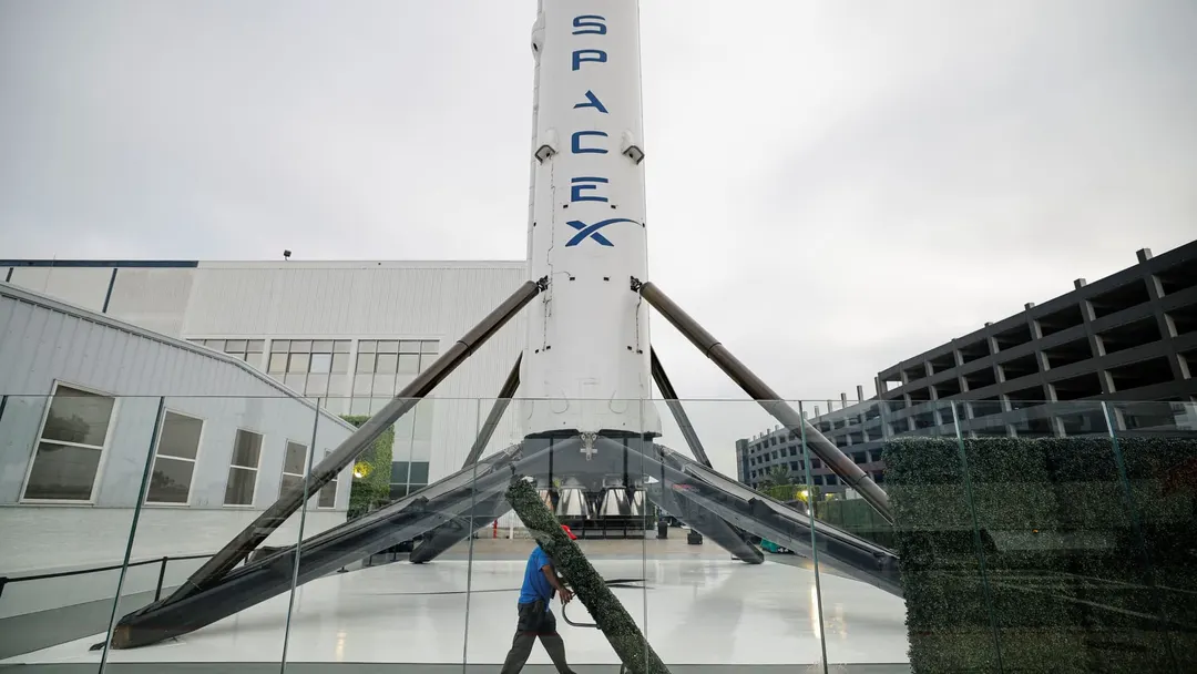SpaceX покупает спектр 800 МГц для Starlink Mobile, акции AT&T, Verizon и T-Mobile упали
