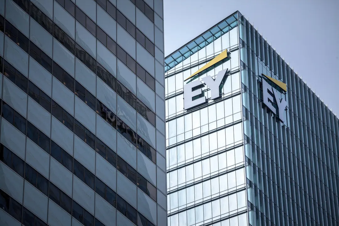 Выручка EY достигла $57 млрд, доходы от ИИ-услуг выросли на 49%