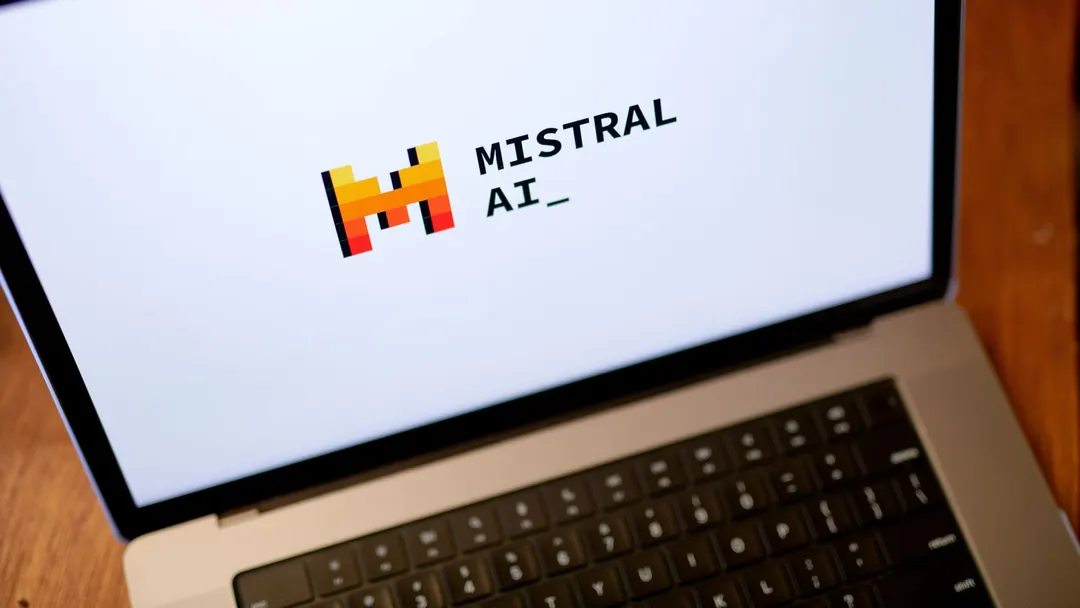 Mistral выпустила модель Large 4 на 1,05 трлн параметров
