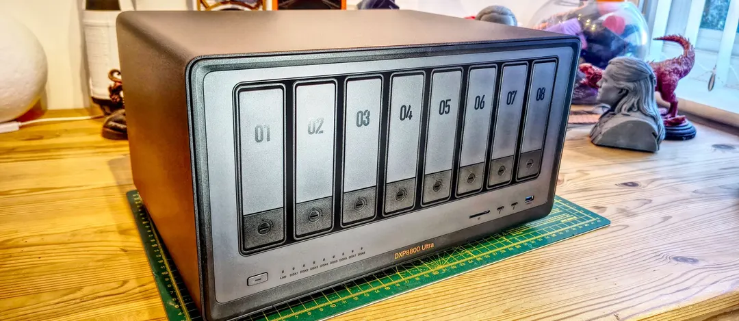 Обзор Ugreen NASync DXP8800 Ultra: 8 отсеков и до 272 ТБ за $1779