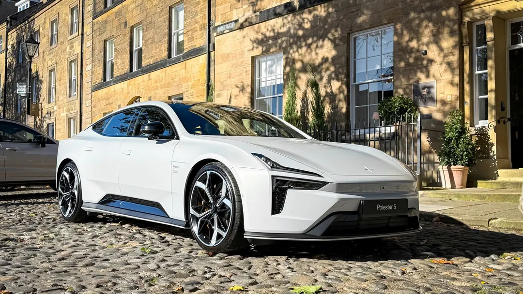 Polestar 5: электрический супер-GT за £89 500 против Porsche Taycan