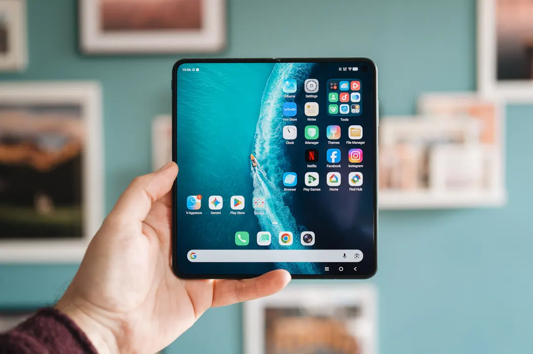 Обзор Vivo X Fold 6: яркий синий корпус и лучшая автономность