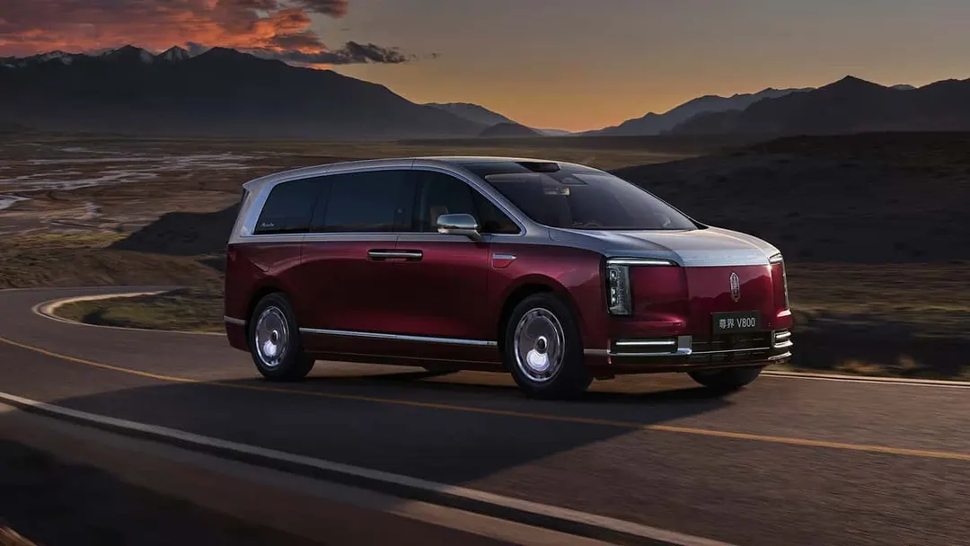 Тесты выявили отказ кронштейна педали тормоза у минивэна Maextro V800 за $150 000