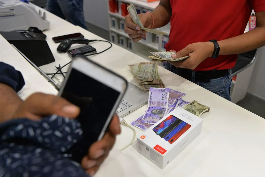 Праздничные продажи смартфонов в Индии замедлятся из-за роста цен на память