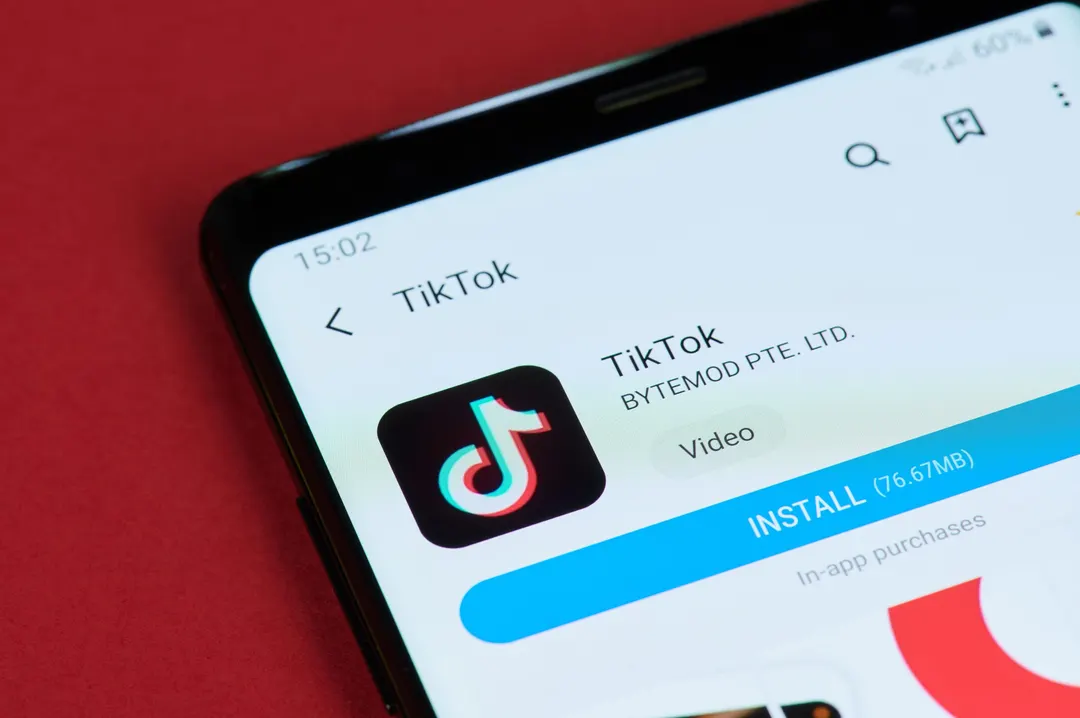 Глава TikTok призвал компании решать риски кибербезопасности ИИ
