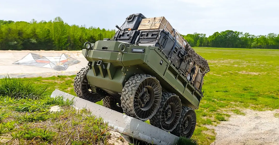 BLADE Hunter WOLF: автономный военный 6×6 с электрическим приводом