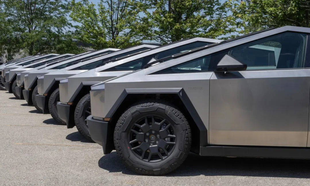 Продажи Cybertruck — лишь 13% от цели Маска в 250 000 в год