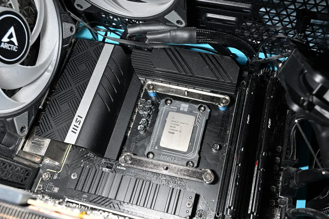Современные x86-процессоры при загрузке эмулируют Intel 8086 1978 года