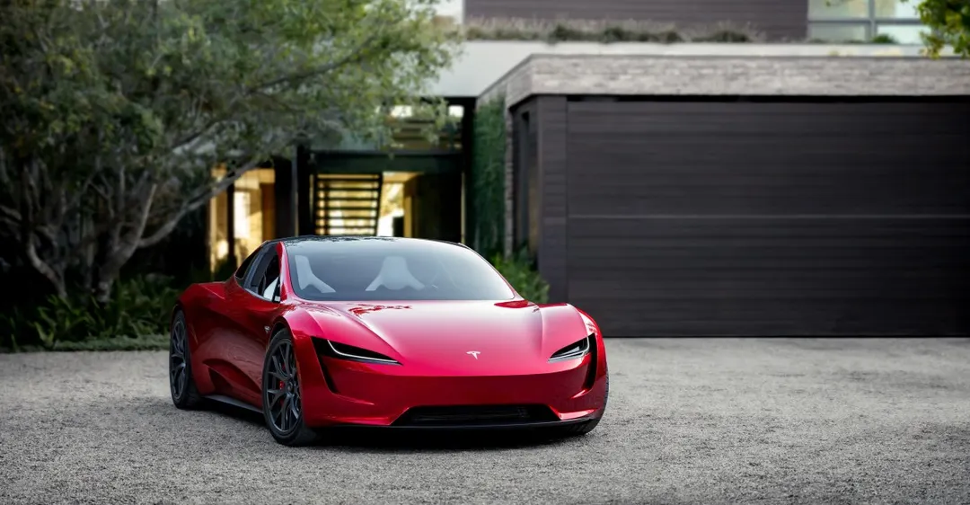 Tesla Roadster наконец выходит в производство — почти через десять лет после анонса
