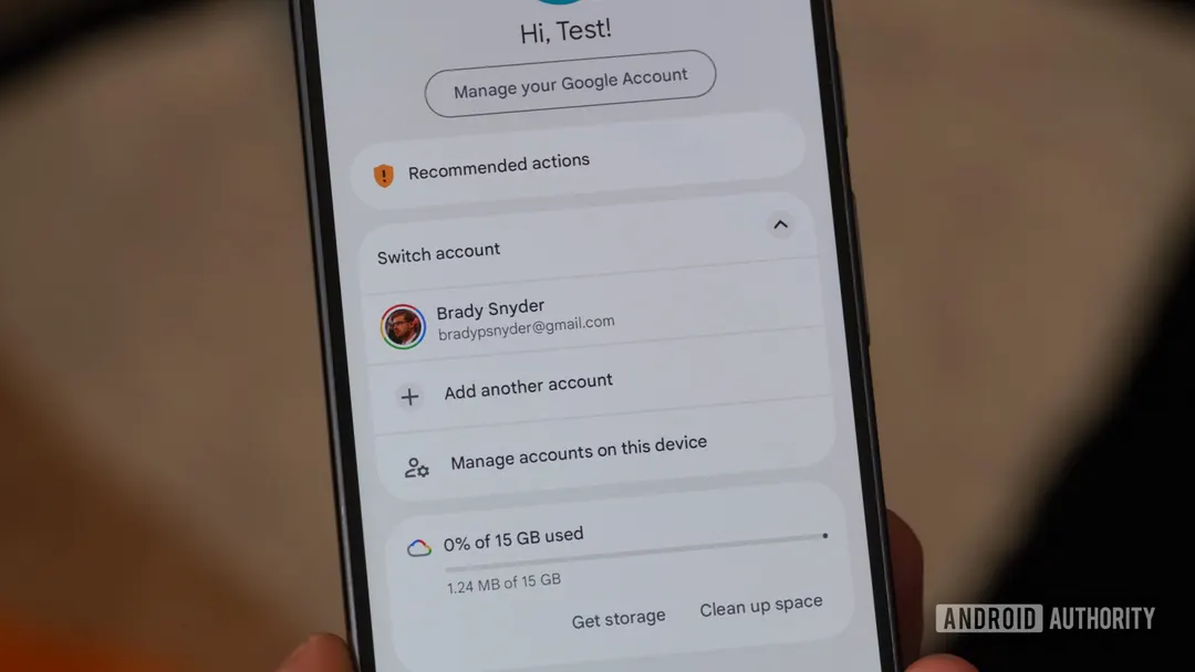 Google автоматически привязывает номер телефона ко всем аккаунтам на Android