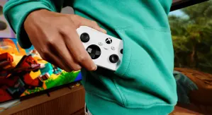 Microsoft анонсировала компактный контроллер Xbox Nano за $50