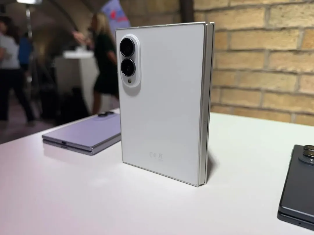 Анонс iPhone Duo вызвал рост поисков Samsung Galaxy Z Fold8 на 300%