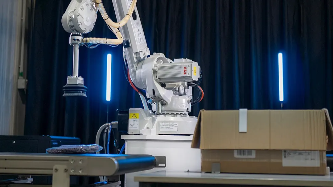 ABB Robotics добавила ИИ-тренажёр роботов в модуль Fashion Inductor