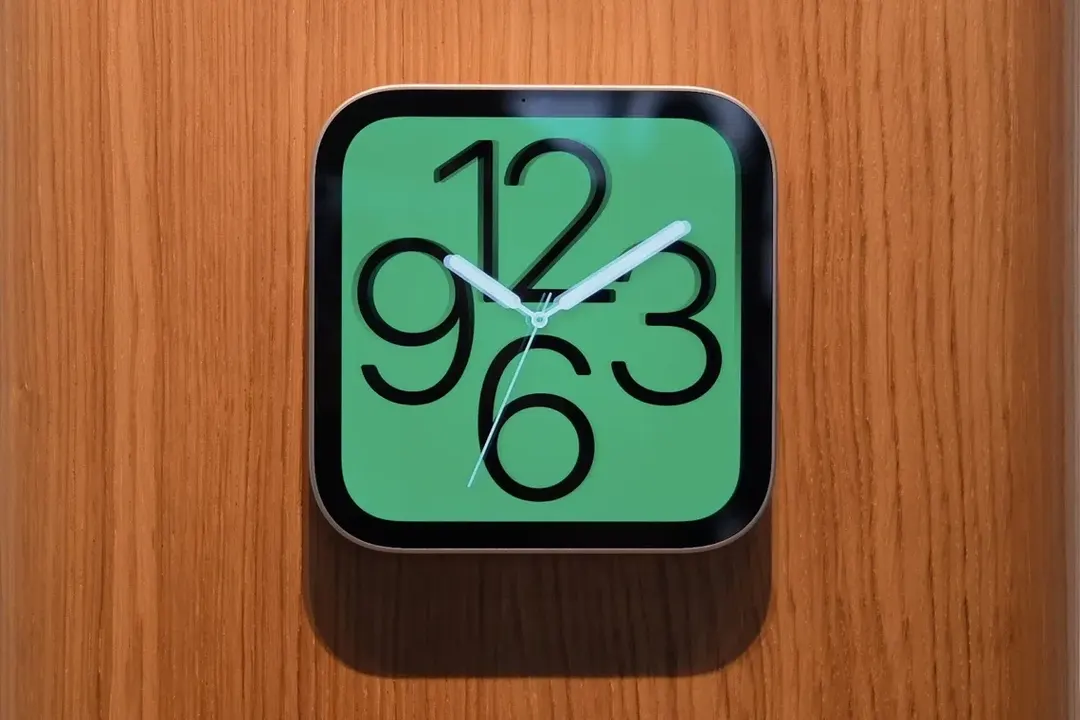 Настенный Apple HomeView за те же S$399 требует докупать крепление до S$179
