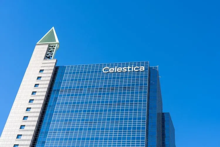 Celestica представила жидкостный CPO-коммутатор DS6005 на 102,4 Тбит/с