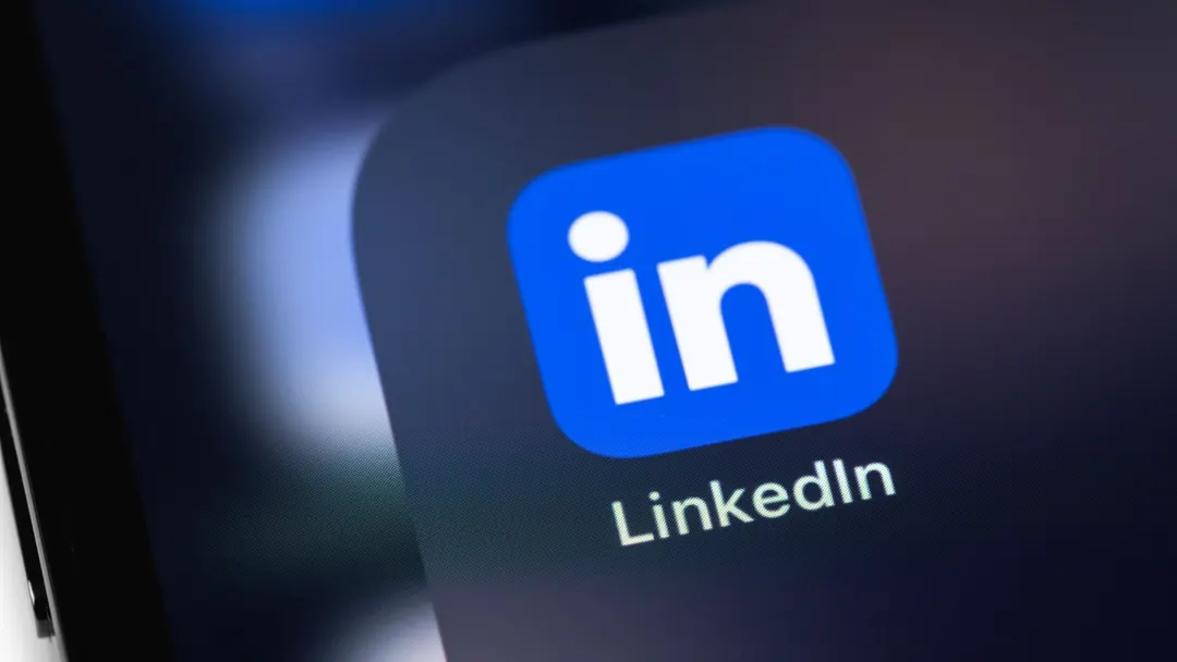 LinkedIn тестирует ленту Network и цифровые визитки