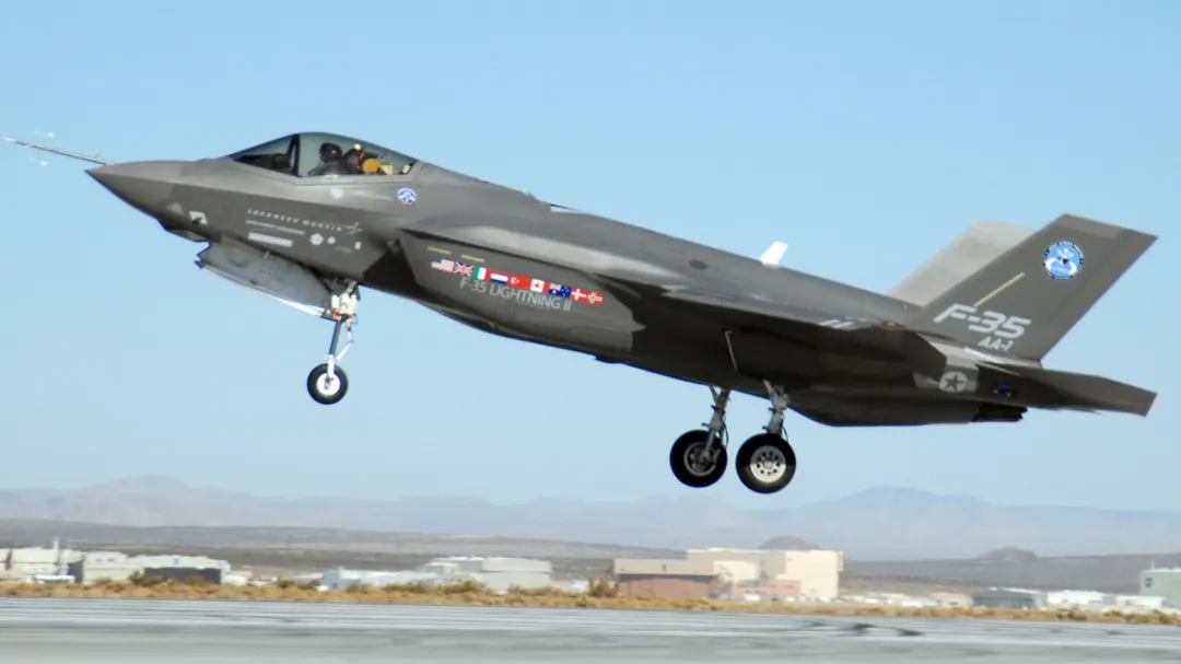 Сотрудник UPS отправил детали F-35 в Гонконг из-за непрочитанного письма