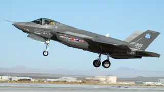 Сотрудник UPS отправил детали F-35 в Гонконг из-за непрочитанного письма