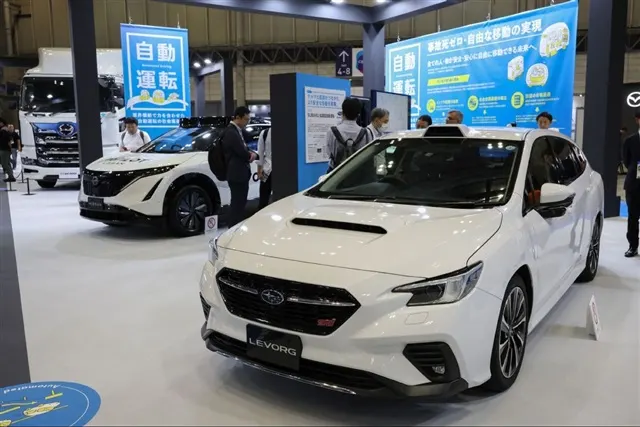 Японские автопроизводители делают ставку на связь машин с дорогой для автопилота