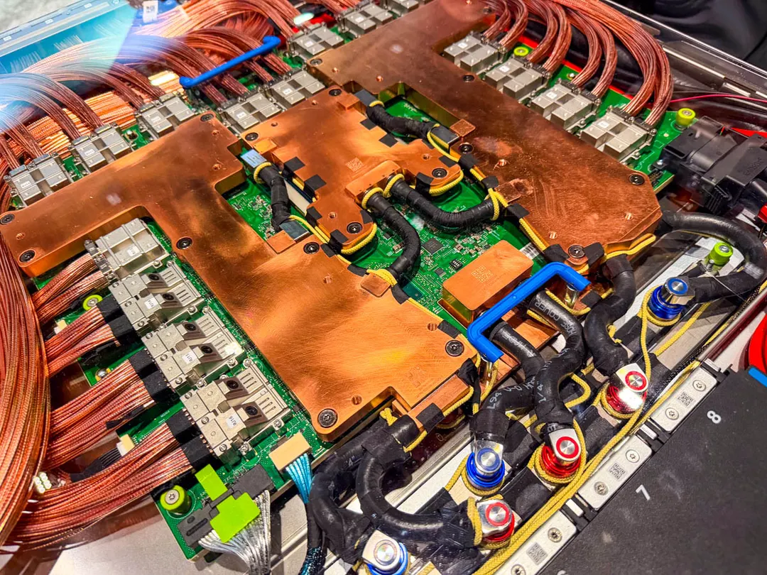 AMD Helios: коммутационный модуль HPE Juniper QFX5252 на OCP 2026