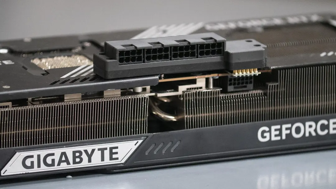 Моддер сделал для RTX 5090 питание из четырёх 8-pin вместо 12V-2×6