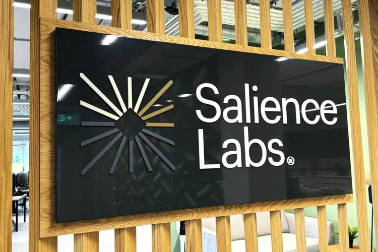 Salience Labs привлекла $125 млн на оптические коммутаторы для ИИ-дата-центров