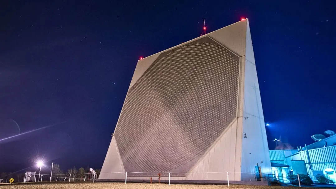 Raytheon модернизирует радары предупреждения о ракетных пусках