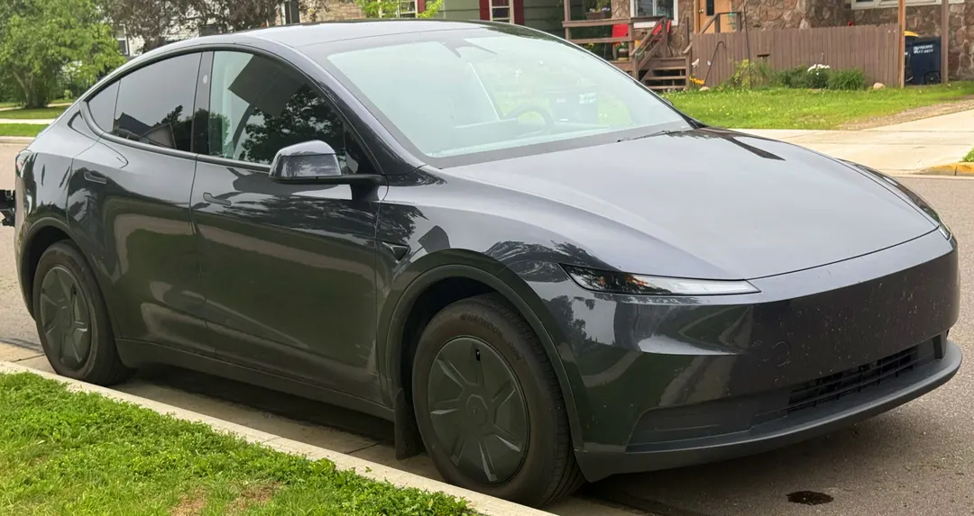 Tesla включила автоматическое избегание аварий только для подписчиков FSD за $99