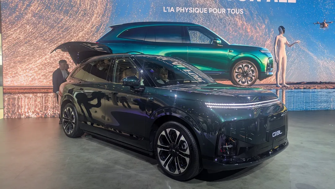 XPENG G9L дебютировал в Европе как флагманский трёхрядный SUV