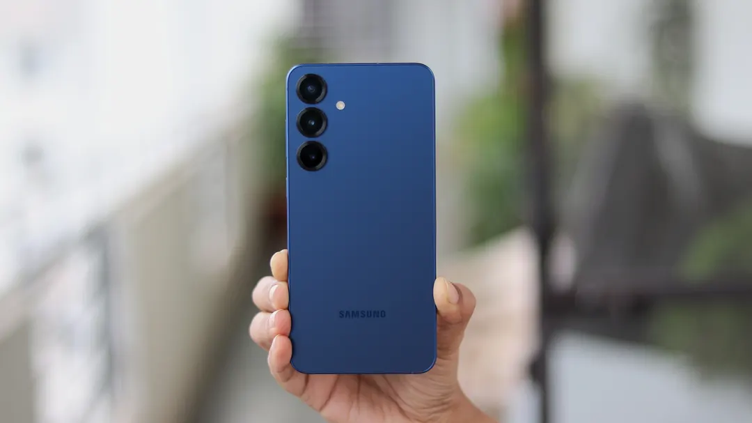 Galaxy S25 получил обновление с октябрьским патчем безопасности