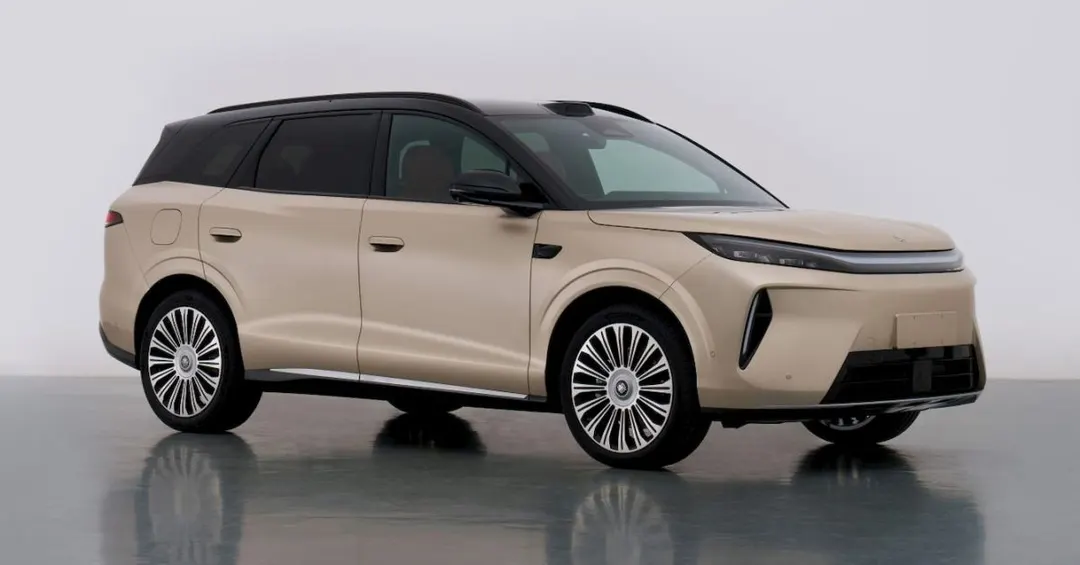 BYD раскрыла новый Tang EV: 690 л.с. и два экрана