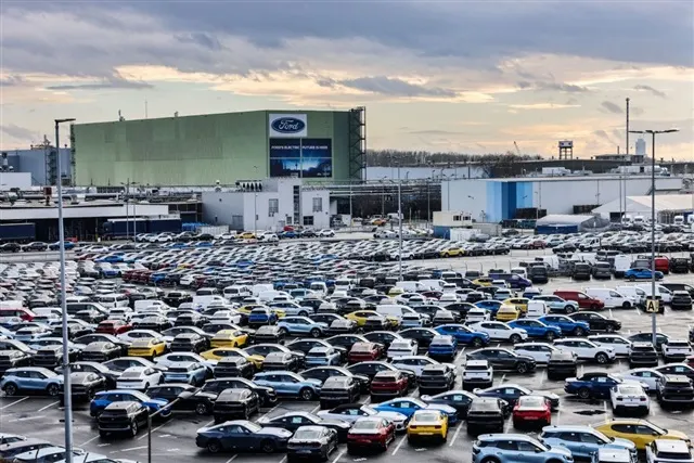 Мировые продажи автомобилей упали на 6% за восемь месяцев 2026 года