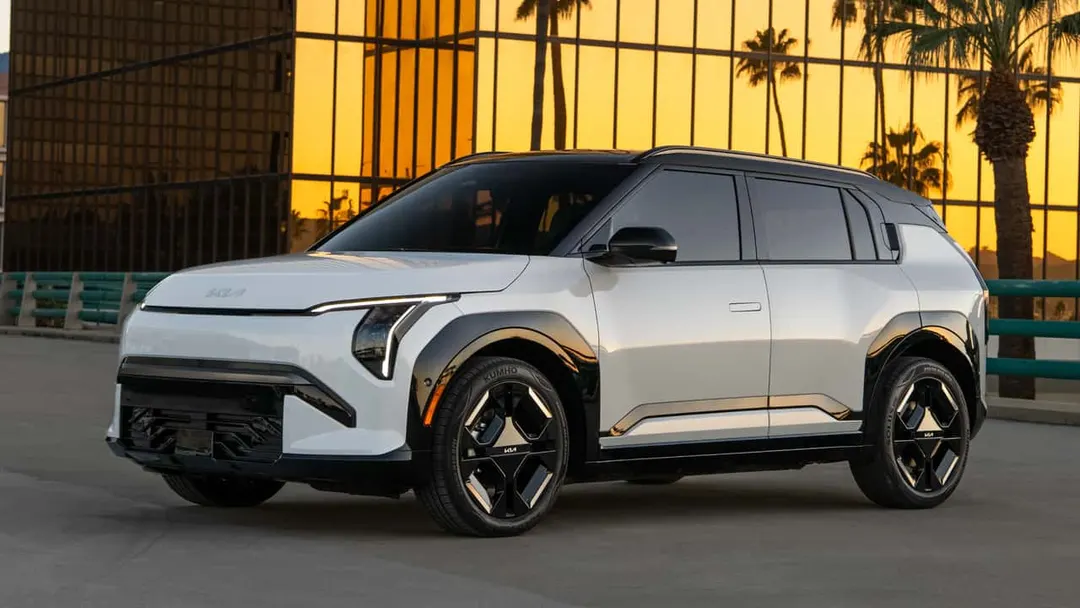 Kia EV3 предложила лизинг от $321 в месяц и подрезала Bolt и Leaf