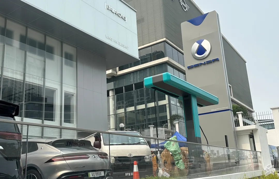 В Малайзии начали монтаж зарядной станции BYD Flash Charger у Denza Balakong
