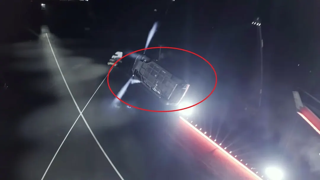 Скептики усомнились в лётном трюке Tesla Roadster: возможно, это пустой макет
