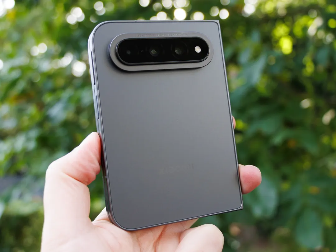 Обзор Xiaomi 18 Fold: широкий складной корпус и 26 часов автономности