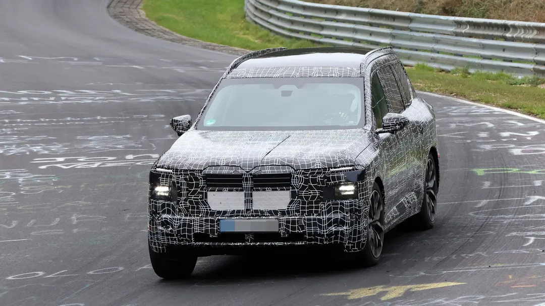 Электрический BMW iX7 заметили на Нюрбургринге