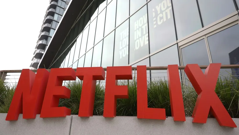 Netflix ожидает рекламную выручку ~$2,7 млрд за 2026 год вместо $3 млрд