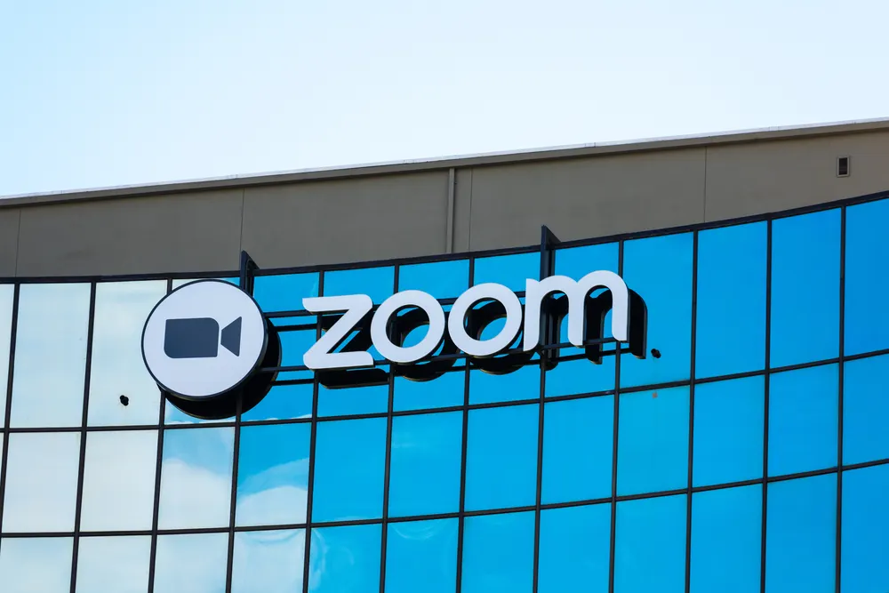 Zoom готовит ИИ-контроль и инструменты комплаенса для компаний