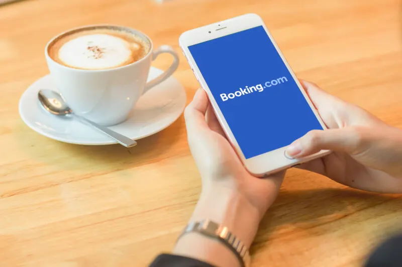 Еврокомиссия начала проверку Booking.com по DSA из-за мошенничества
