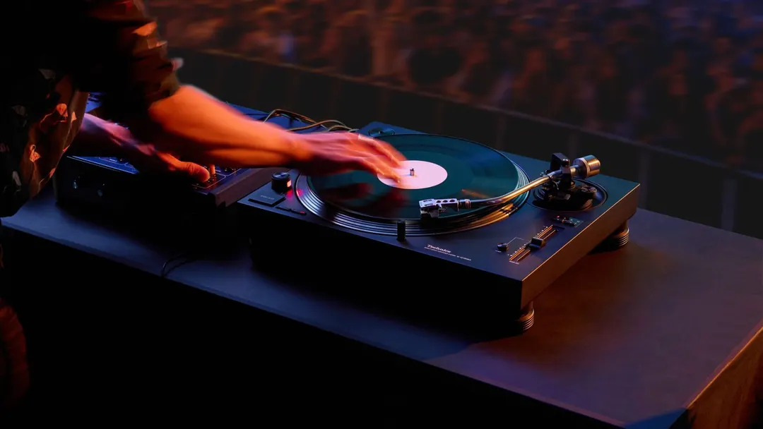 Technics представила DJ-вертушку SL-1210MKX за £1299