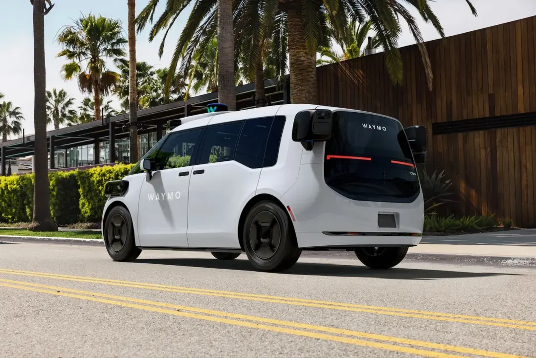 Waymo начала возить пассажиров в аэропорт Лас-Вегаса