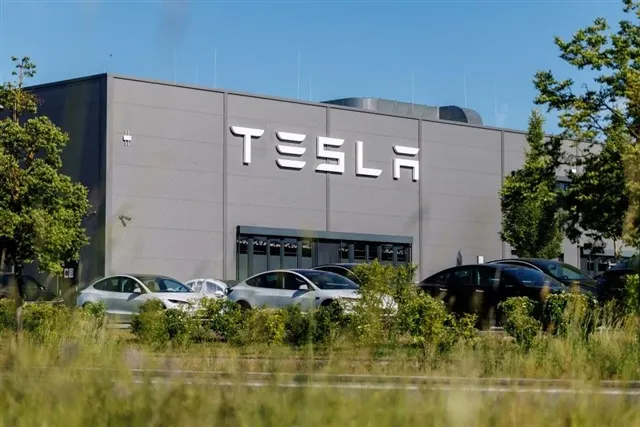 Маржа Tesla на авто восстановилась, но расходы на ИИ и роботов съели прибыль