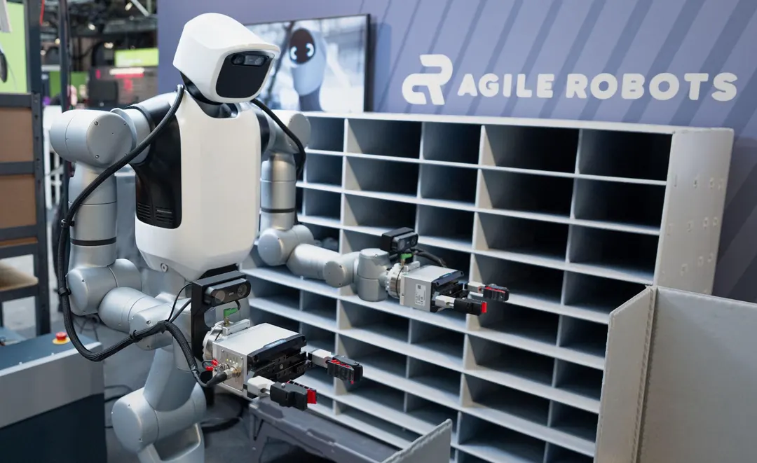 Agile Robots и Audi обучают человекоподобных роботов сортировке деталей