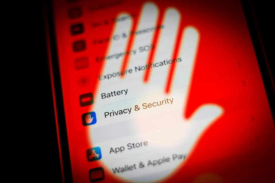 Сотни заражённых сайтов распространяют шпионское ПО на iPhone