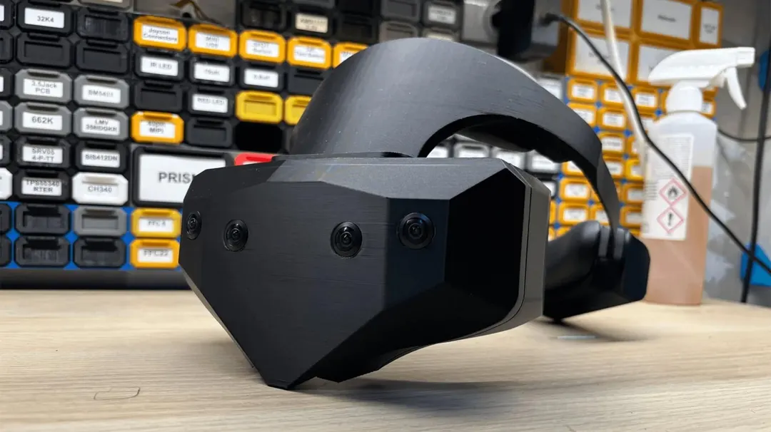 Vector Gear — открытый VR-шлем с двойным чипсетом и трекингом лица
