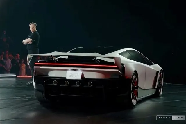 Анализ: регуляторы США, Китая и ЕС мешают Roadster с ракетными ускорителями