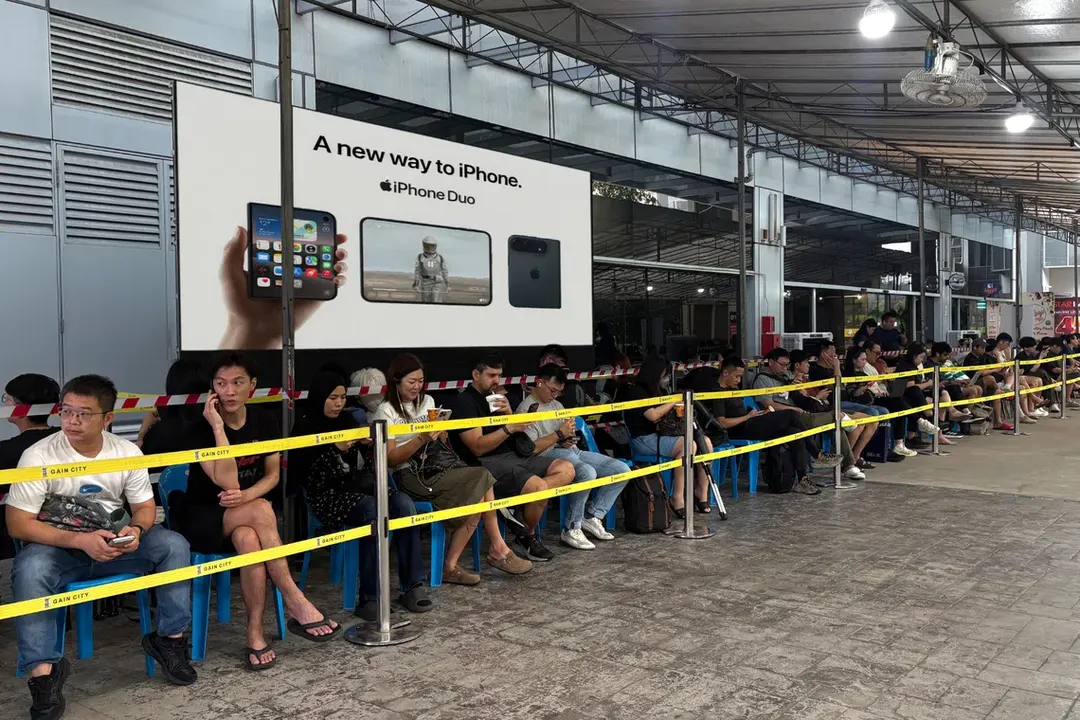 iPhone Duo распродан в большинстве магазинов Сингапура за полдня