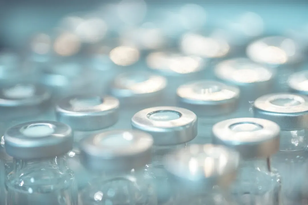 Вакцина Merck и Moderna от меланомы сохранила 82% пациентов без рецидива через два года