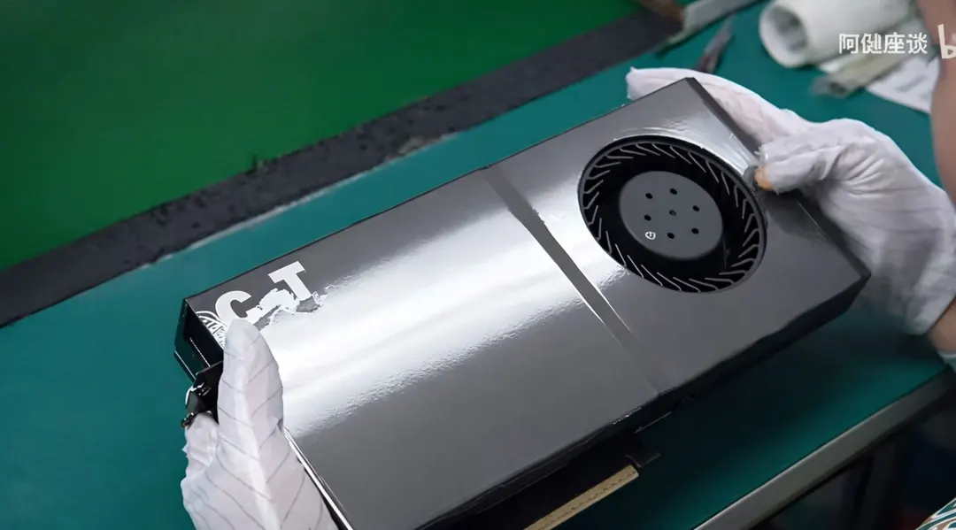 Китайские лаборатории разбирают RTX 5090 на чипы для ИИ-серверов